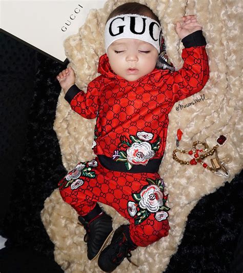 bonnet bebe gucci|newborn baby wearing gucci.